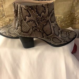 Boot bootie size 9